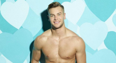 Chris Hughes (TV personality)