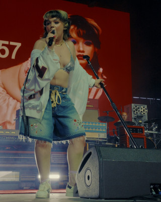 Lola Young (singer)